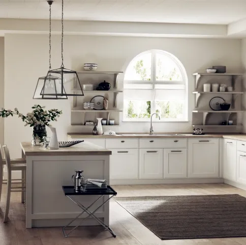 Cucina Classica angolare con isola Favilla in laccato opaco Bianco Prestige di Scavolini