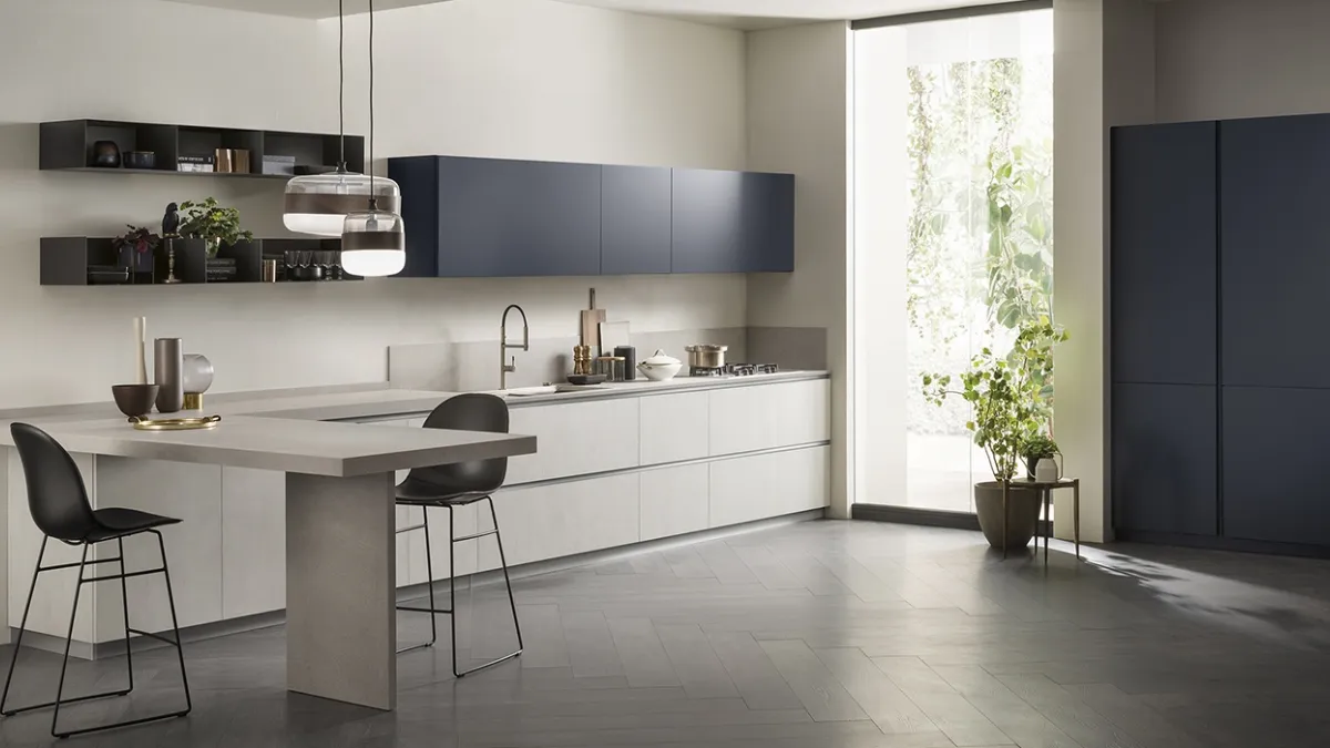 Cucina Moderna DeLinea in Concrete Jersey e Blu Moon opaco di Scavolini