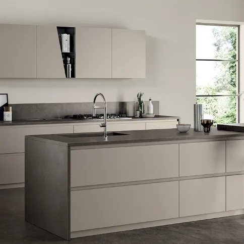 Cucina Moderne Liberamente Visone ed Antracite di Scavolini