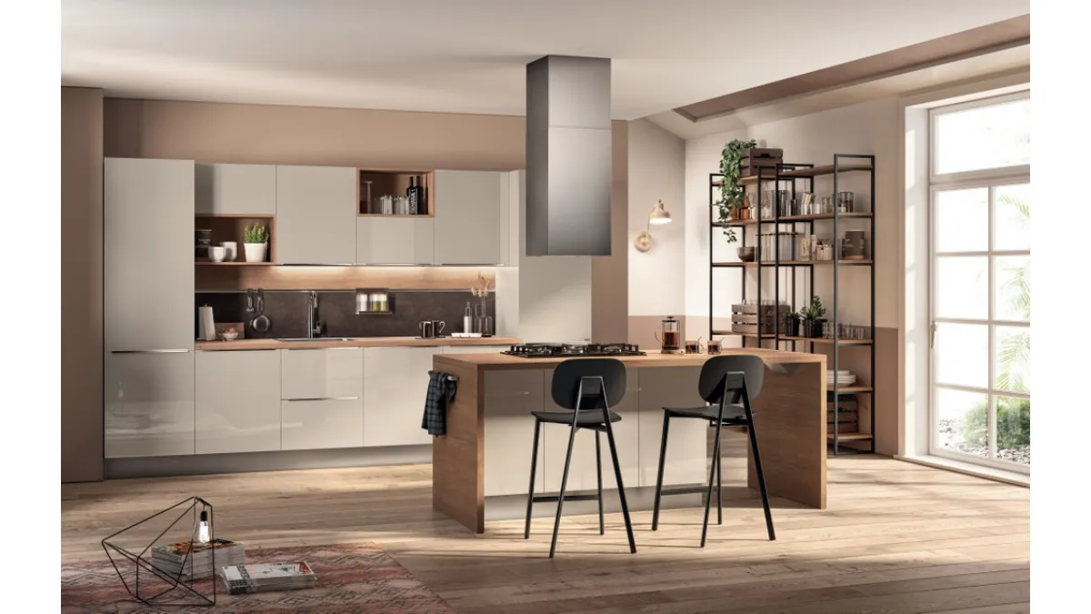 Cucina Moderna con isola Urban & Urban in laccato lucido Sabbia con top in laminato Rovere Land di Scavolini